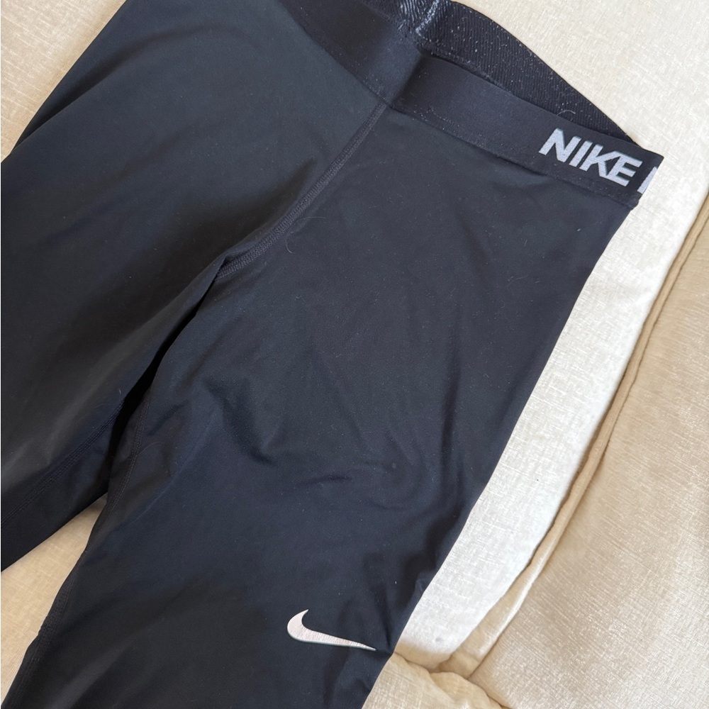 Nike Pro Cropped Black Athletic Leggings - Picture 2 of 6
